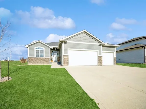 16431 Deerview Dr, Urbandale, IA 50323