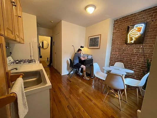 Rented by Best Apartments North Inc | media 21