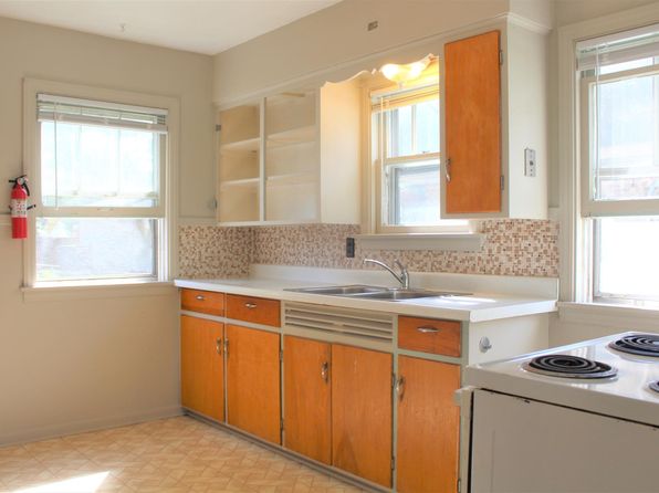 1322 Nichols Rd, Kalamazoo, MI 49006
