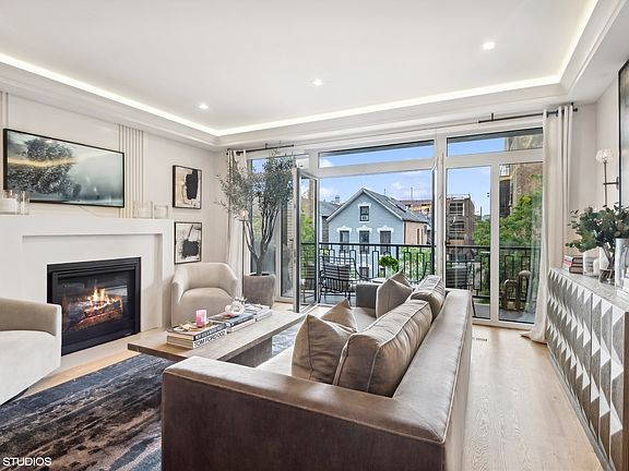 3rd image of 1366 W Walton St #2E