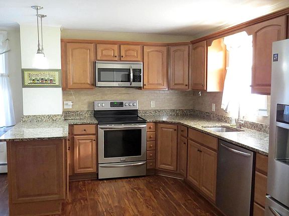 3rd image of 4930 Ridge Rd