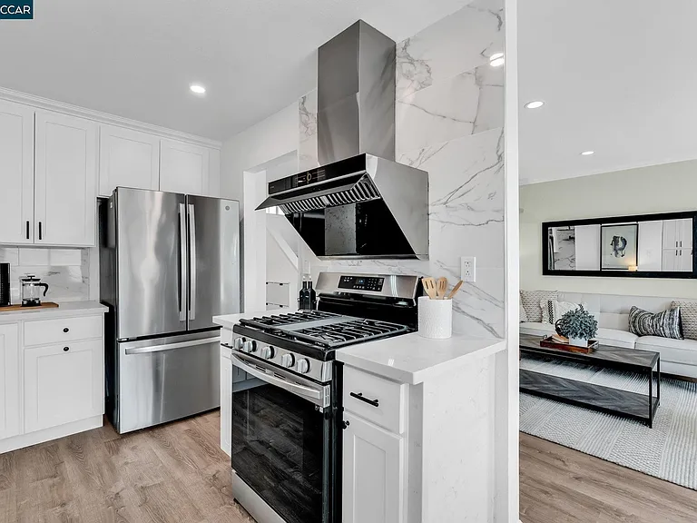 392 Bayview Cir — Photo 10