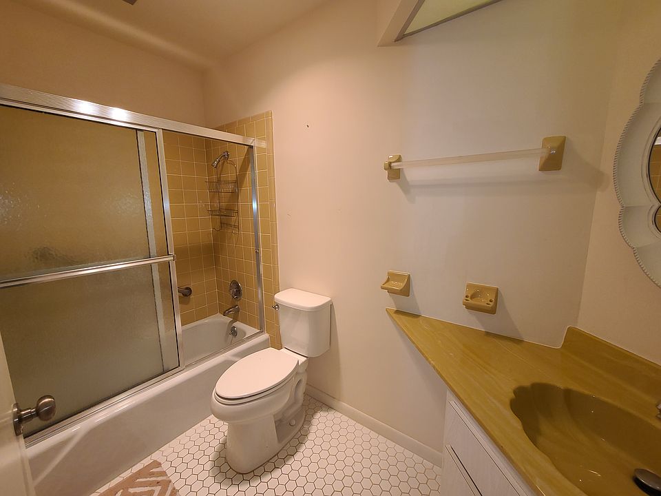 1st image of 315 Dania St