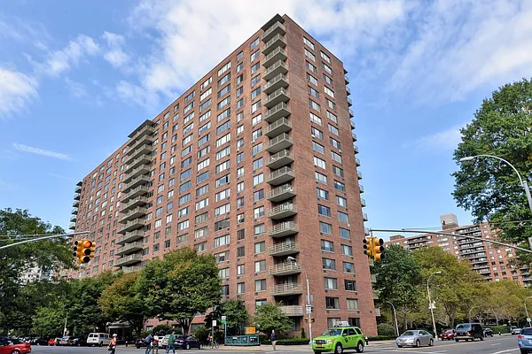 Rented by Douglas Elliman | media 7