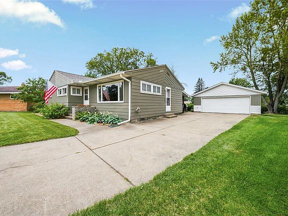 3rd image of 1602 Drury Court