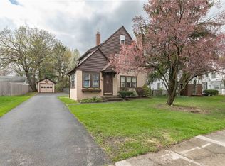 135 Corona Rd, Rochester, NY 14615