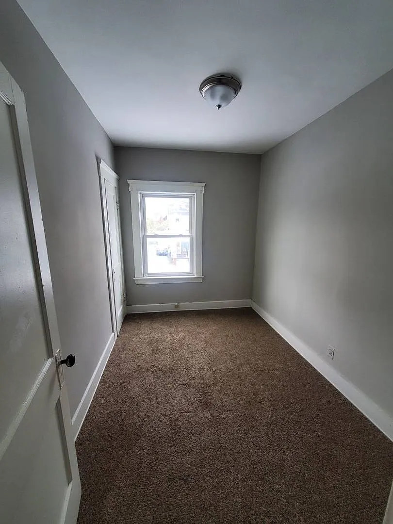 Charming 3-Bedroom Property In Prime Location (Section 8 Vouchers Accepted) — Photo 3