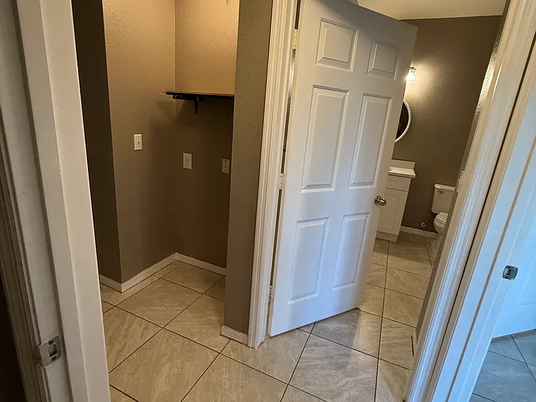 2000 Erving Cir #GROUND FLOOR — Photo 8