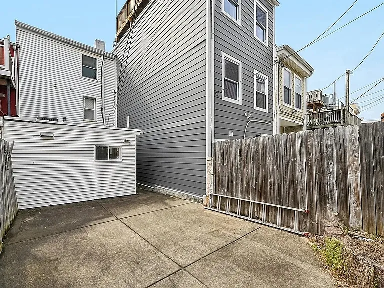935 S Kenwood Ave — Photo 11