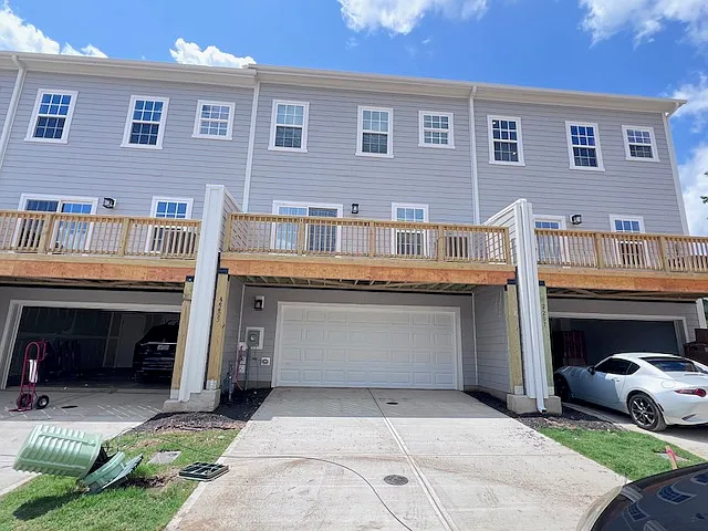 4 bed, 2237 sqft, $2,350 — Photo 2