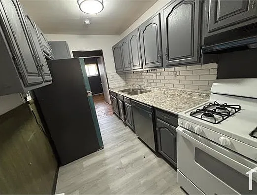 3 bed, $1,400 — Photo 3