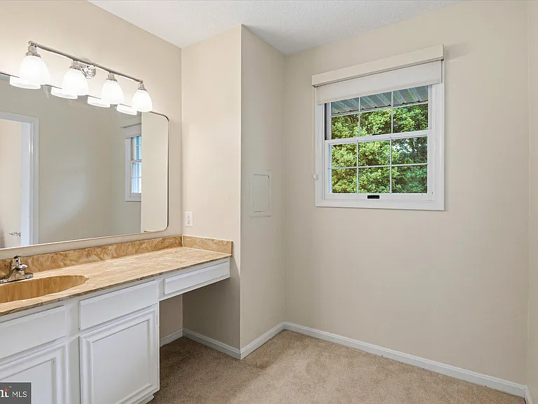 9708 Locust Hill Dr — Photo 30