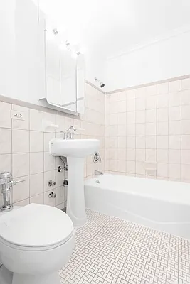 Rented by Olnick Organization | media 6