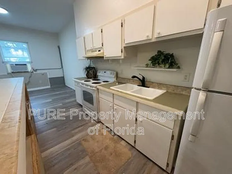 595 NW 100th St #B — Photo 16