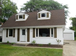 11608 W Walnut Rd, Wauwatosa, WI 53226