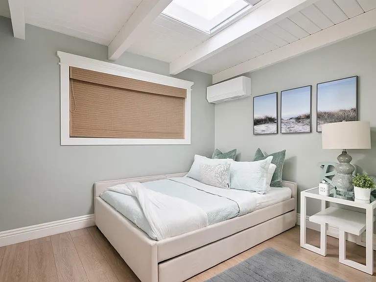 1680 N Neptune Ave — Photo 33