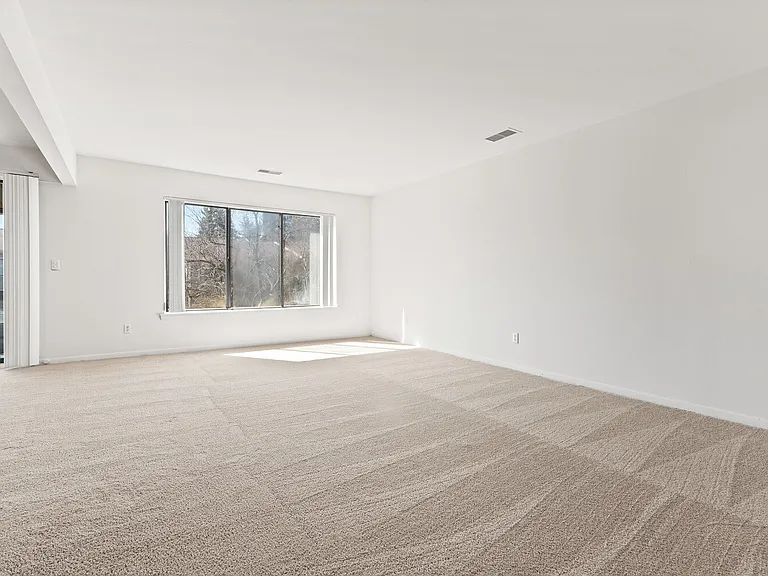 Legacy Place Apartments - Southfield, MI — Photo 16