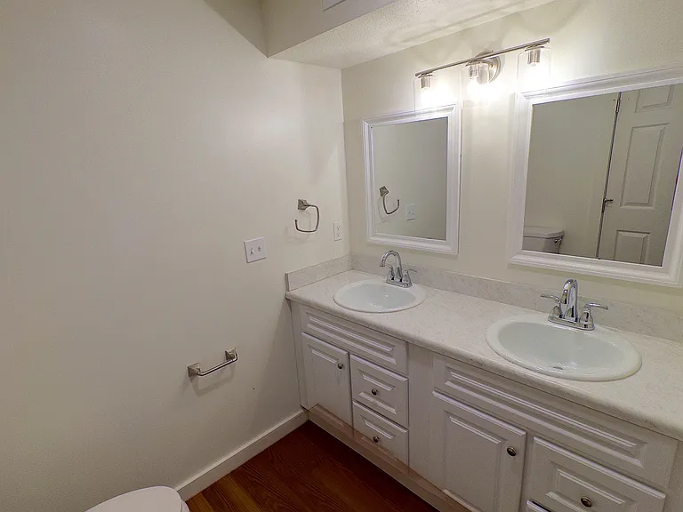 107 N Everett High Rd — Photo 8