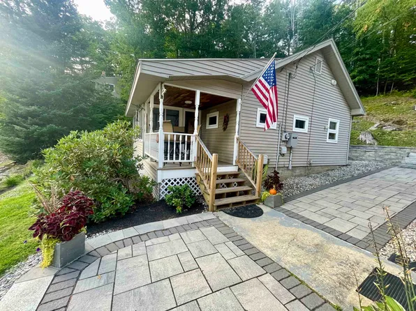63 Lake Shore Drive, Barnstead, NH 03225