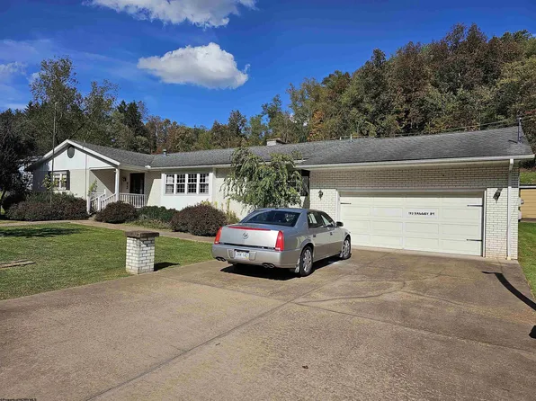 614 Valley St, Salem, WV 26426