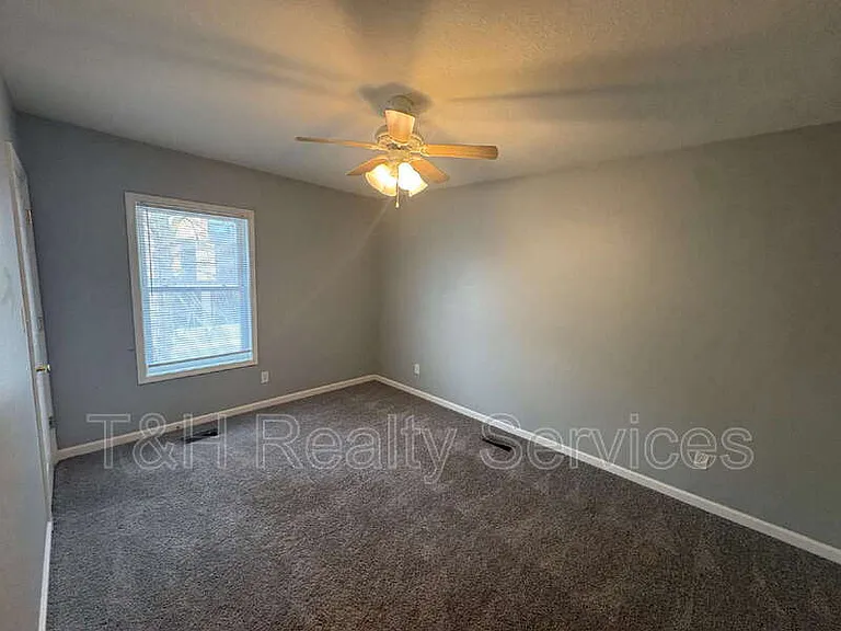 409 W Washington St — Photo 8