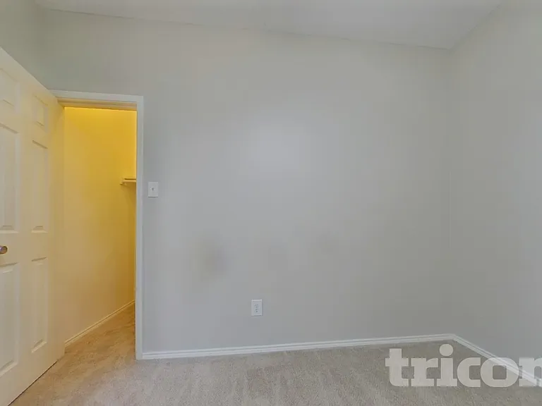 716 Kentucky Derby Ln — Photo 7