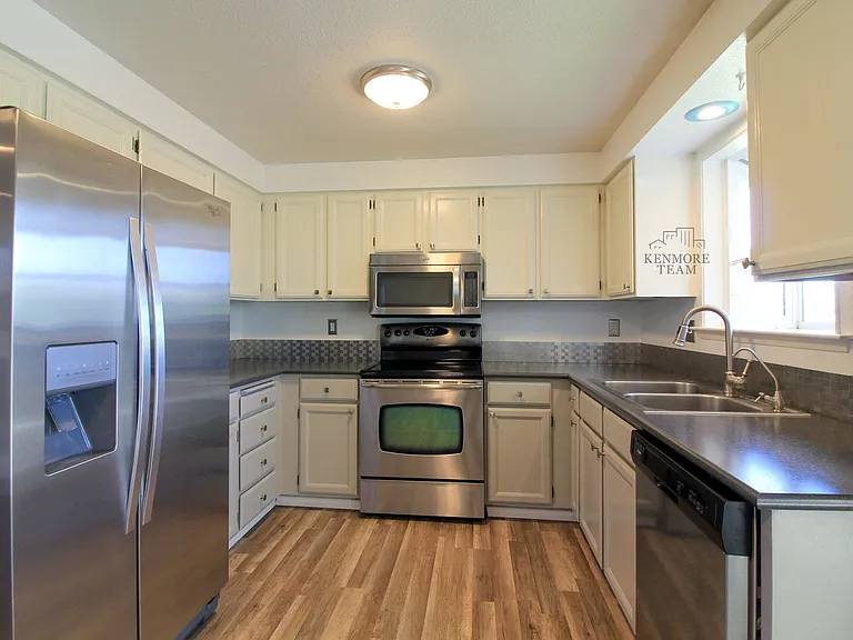 1610 Teal Ct — Photo 2