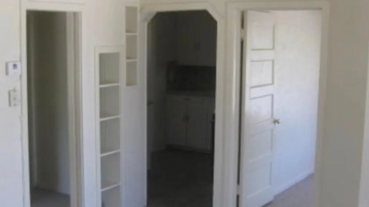 4068 E Monte Vista Drive — Photo 2