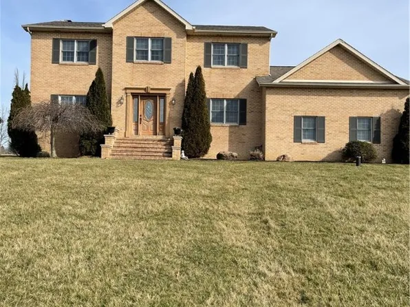 2916 State Rd, New Castle, PA 16101