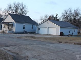 506 N 6th St, Eddyville, IA 52553
