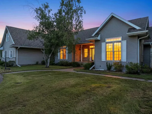 N2346 Rolling Ridge Ct, Waupaca, WI 54981