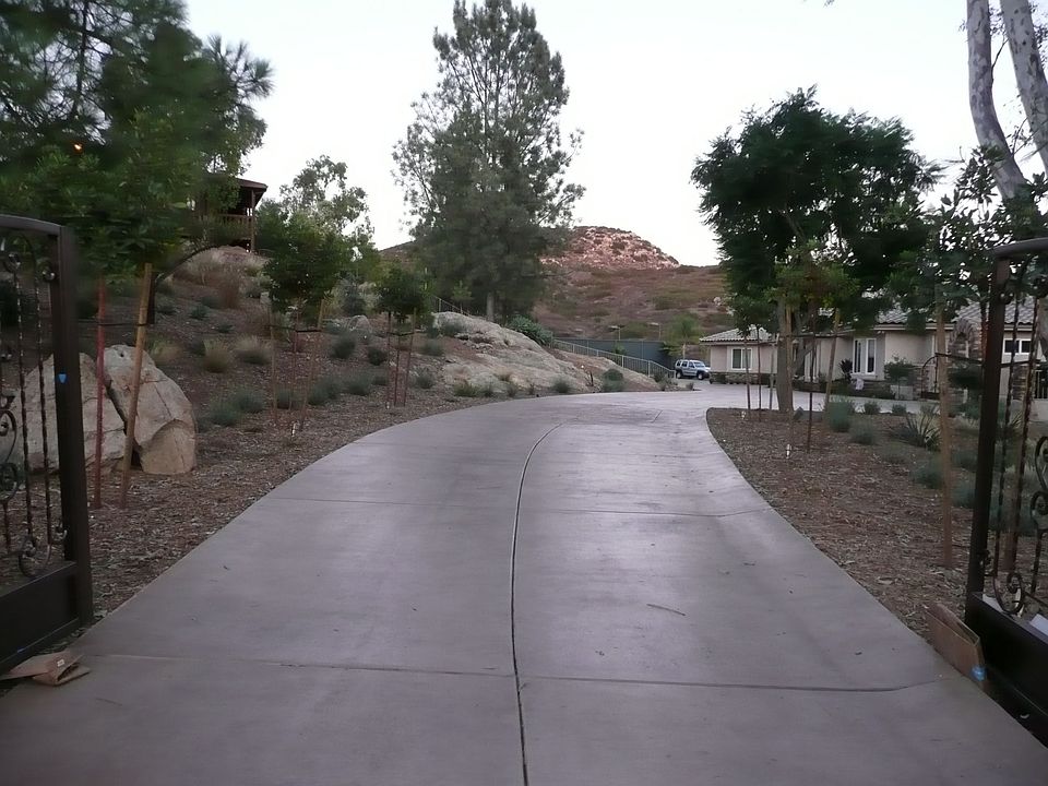 Driveway / Entry Gates