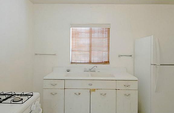 5th image of 525 Alicia Dr