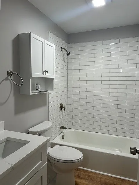 Royale Apartments — Photo 3