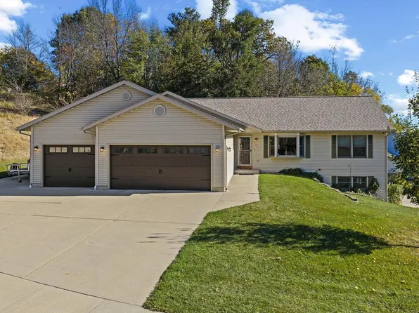 823 Pine Grove Drive, Reedsburg, WI 53959