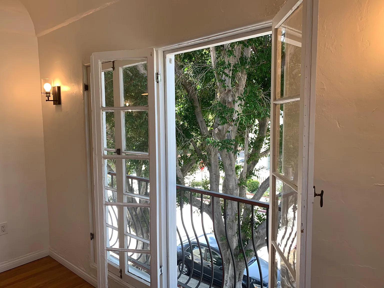 2 bed, 999 sqft, $3,300 — Photo 3