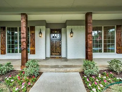 1806 Southridge Dr — Photo 2
