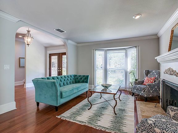 5th image of 309 Corona Ave