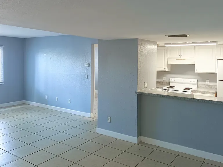 Waterford Apartments — Photo 4