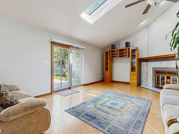 2nd image of 8844 Oakwood Ave