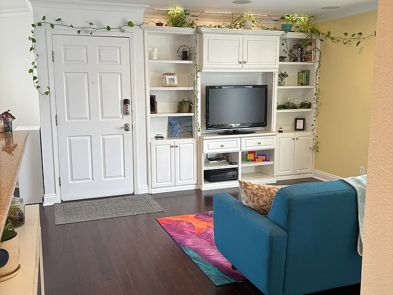 1605 E 2nd St #301 — Photo 23