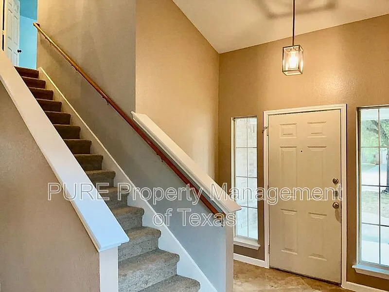 4 bed, 3.0 bath, 2300 sqft, $2,250 — Photo 3