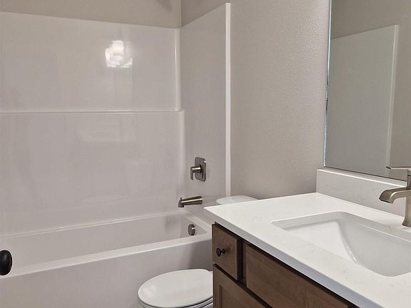 4th image of 504 17th Ave E
