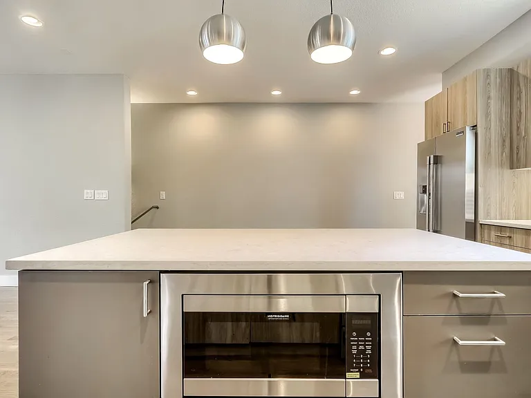 718 W 1st Ave — Photo 16