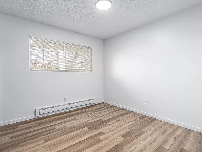 10417 E 4th Ave — Photo 9