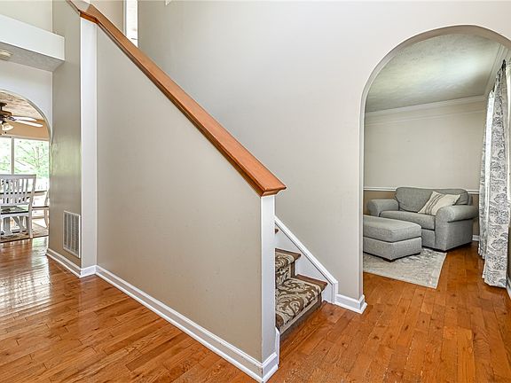 2nd image of 112 Windsor Ct