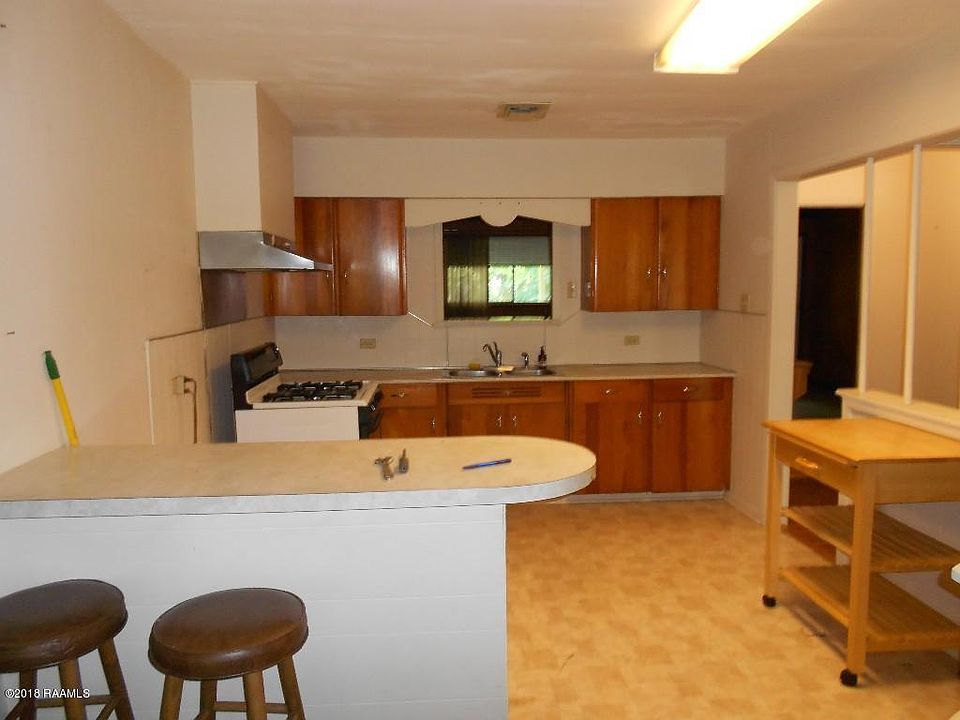 2nd image of 107 Hansel St