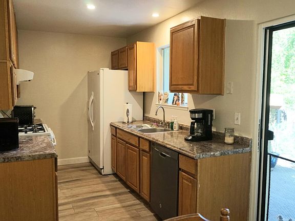 3rd image of 18222 Hale Ave APT C