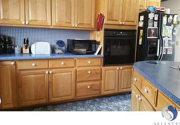 KITCHEN WITH LARGE ISLAND, BUILT IN OVEN AND OPEN TO FAMILY ROOM WITH FIREPLACE.