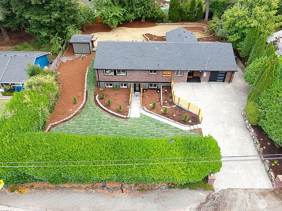 3rd image of 4021 Sunset Drive W